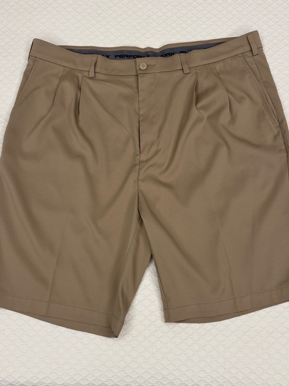 Roundtree & Yorke Men's pleated Tan Shorts